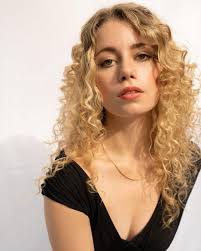 photos of @livijacobsmusic 🖤🤍