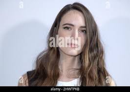 Stacy Martin nimmt an der Louis Vuitton Show im Rahmen der Paris Fashion  Week Womenswear Spring/Summer 2022 in Paris, Frankreich, am 05. Oktober  2021 Teil. Foto von Aurore Marechal/ABACAPRESS.COM Stockfotografie