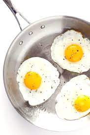 Learn How To Make Fried Eggs 4 Ways Sunny Side Up Over Easy Over Medium Over Hard With This Video Tutorial And Easy How To Cook Eggs Fried Egg Recipes