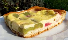 Sinnesfreuden Rhabarberkuchen Mit Quarkguss Rhabarberkuchen Kuchen Lebensmittel Essen