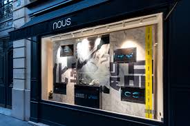 Le Concept Store Nous A Mis En Avant Les Sneakers Asics Gel Kayano 5 Revisites Par Chemist Creations A L Oc Decoration Vitrine Museographie Impressionnisme