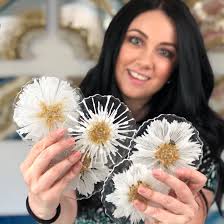 Learn How to Create Resin Art with Pouring with Emma Courses