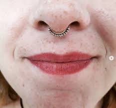 Burun Septum Piercing Modelleri 2019 2020 Trendler Ve Moda Septumpiercing Piercings Piercing Septum Vucut Piercing