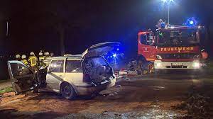Gab es einen feuerwehreinsatz heute? Rheurdt Schwerer Unfall Mit Lkw Mann In Lebensgefahr