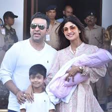 Jun 20, 2021 · 'comes with the family name': Shilpa Shetty Raj Kundra Make Their First Public Appearance Together With Newborn Daughter