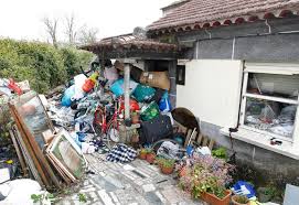 Resultado de imagen de casa con basura
