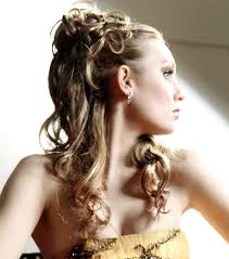 Coiffure mariage cheveux courts boucles. Coiffure Mariage Boucles Sur Le Cote