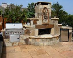 outdoor kitchens & fireplaces don