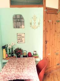 schone gemutliche sitzecke in kolner kuche mit wand in mintgrun und blumenboard wohnen in koln kuche ideen fur wg zimmer inneneinrichtung gemutliches haus