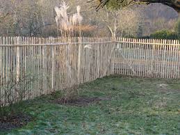 Cloture Chataignier En Rouleau Ganivelle Cloture Chataignier Cloture Jardin Jardins Avant