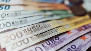 You probably need to change money when traveling to italy. Eur Usd Euro Snaps Winning Streak As Italy Locks Down Trump Seeks Relief Currency Live
