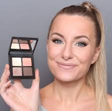 No wonder her singles are on the charts and her beauty looks are always copied by girls around the world. Ariana Grande Makeup Tutorial Step By Step Imakeyousmile Se
