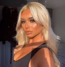 Krista Hyatt's Instagram, Twitter & Facebook