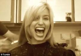 Many famous men have dated glee star dianna agron, and this list will give you more details about these lucky dudes. Glee S Dianna Agron Gets Her Hair Cut Short And Shares Video With Fans Daily Mail Online