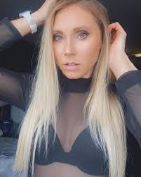 Jane Paramore's Instagram, Twitter & Facebook