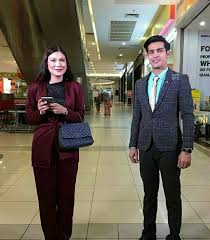 Pertunangan antara zamer dengan doktor suraya telah merobek hati melissa. Slot Akasia Dia Menantu Rahsia