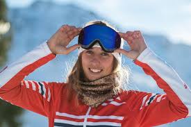 Chloé trespeuch reçoit sa médaille d'argent du snowboard cross aux jeux olympiques de pékin, le 9 février 2022. Aux Mondiaux D Idre Fjall Chloe Trespeuch Veut Revivre 2017 Et Ses Deux Medailles L Equipe
