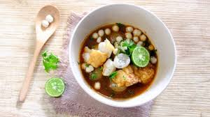 Masakan dengan kuah santan memang banyak digemari karena rasanya yang gurih, wangi, dan menggoda. 9 Resep Sajian Bakso Dari Yang Pedas Sampai Yang Berkuah Santan