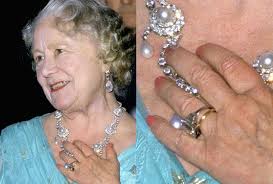 As you might imagine, queen elizabeth's engagement ring is nothing short of regal — and it has a pretty sweet story behind it, too. Camilla Parker Bowles Engagement Ring Is About As Luxe As It Gets Royal Jewels Royal Jewelry Princess Engagement Ring