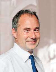 Arbeitsmedizin: So sitze ich richtig! ≥ S.7 Thema Sucht: Was tun, wenn der  Mitarbeiter trinkt? ≥ S.8 Neu in der Regierung: