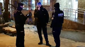 Noszenie maseczek stało się czymś normalnym, choć czasem uciążliwym. Zakopane Zabawy Na Krupowkach Nie Ma Imprezy Przeniosly Sie Do Hoteli