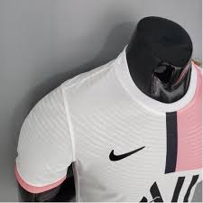 La equipación ya se puede comprar en las tiendas oficiales. Camiseta Paris Saint Germain Rosa 2021 2022