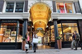 Kota ini mengalami perkembangan yang sangat pesat dilihat dari penerimaan asli daerah setiap tahun mengalami peningkatan. Selain Paris Ini 10 Kota Fashion Yang Keren Dan Antimainstream