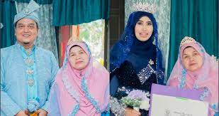 Jika kita renung maksud tema kali ini, ia melambangkan betapa pentingnya peranan guru dalam dunia pendidikan sebagai penggerak utama pemacu transformasi. Hari Guru Pakaian Pengantin
