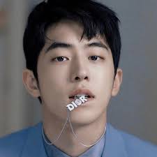 Ada begitu banyak aktor korea selatan yang sukses memikat hati para penonton lewat penampilan mereka dalam film dan drama korea. 10 Aktor Muda Korea Yang Lagi Naik Daun Calon Raja Drakor