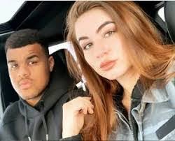 Ashley Crombie's Instagram, Twitter & Facebook