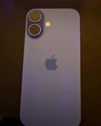 So SO glad apple went back to this camera bump design for the peasant  iPhone. That cocked camera