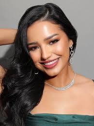 Denise Benavides's Instagram, Twitter & Facebook