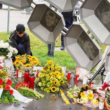 Acht opfer zwischen 14 und 20 jahren. Attentat Im Oez Munchen Plotzlich Wird Die Tat Doch Neu Bewertet Stadt