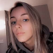 Brooke Barlow's Instagram, Twitter & Facebook