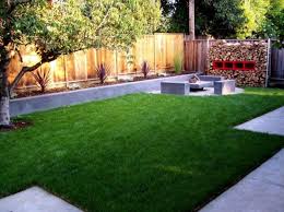 From simple backyard landscaping ideas and layouts with a few pieces of lawn furniture and plants to more elaborate outdoor living spaces, the backyard offers limitless design options for any diy. Hausratversicherungkosten 1080 Uhd Glamorous Simple Backyard Garden Ideas Group 5539