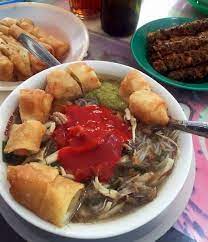Perpaduan suwiran ayam goreng, tulang lunak, dan kaldu ayam bening memang bikin ngiler. Mie Sop Gurilla Di Medan Garnesia Com