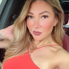 Patty Guajardo's Instagram, Twitter & Facebook