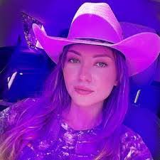 Jessica Burbank's Instagram, Twitter & Facebook