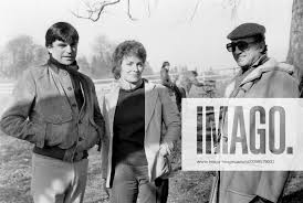 THE FINAL CONFLICT, from left, Sam Neill, Lisa Harrow, producer Harvey  Bernhard,