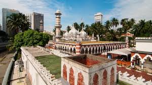 Masjid ini terletak berdekatan kompleks matrade dan pejabat kerajaan di jalan duta. Menengok Arsitektur Bergaya Moor Di Jalan Tun Perak Kuala Lumpur Kumparan Com