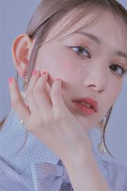 To tell the difference between chinese, japanese, and korean writing, look out for ovals and circles for a sign that it's korean, since these shapes are not . Sakura Shows Off The Difference In Style Between Her Chinese Japanese And Korean Photoshoots Knetizen Kpophit Kpop Hit