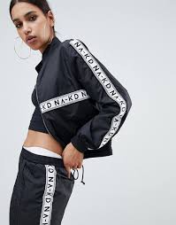 And we have a 3 million strong community to prove it. Na Kd Schwarze Trainingsjacke Mit Logo Kombiteil Asos