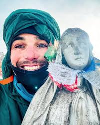 Benjamin Védrines escala 'BASE' (1.000 m, M8+, 7a) al Dru en solitario  invernal