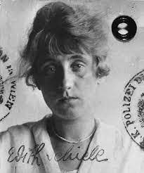 Edith Harms's Instagram, Twitter & Facebook