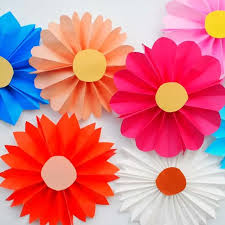 Take the yellow crepe paper and cut out a rectangle that is approximately 8.5cm x 2.5cm. How To Make Paper Flowers The Easiest Way Ever Diy Candy