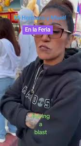 Disfrutando la Feria con Mi Hermana