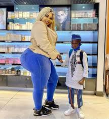 Ils ont même parlé de mariage mondial avec. Guinee Buzz Eudoxie Yao A Accompagne Son Mari Grand P A Facebook