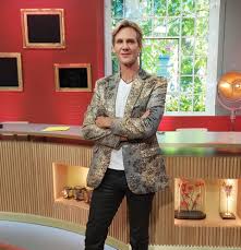 Il avait assuré que l'animatrice sophie davant. Le Remplacant De Pierre Jean Chalencon Dans Affaire Conclue Est Connu