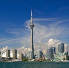 The cn tower is a communications and observation tower in downtown toronto, ontario, canada. Toronto Waghalsige Posen Auf Dem Cn Tower Bilder Fotos Welt