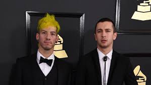 10 млн просмотров трансляция закончилась 3 месяца назад. Riaa Gold Twenty One Pilots Blurryface Shines Grammy Com